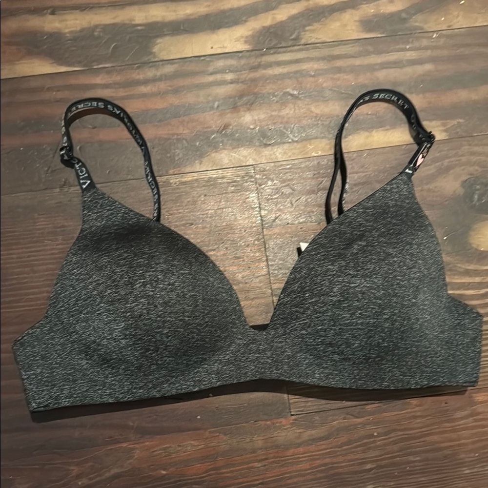 Victoria's Secret Gray Bra new with tags